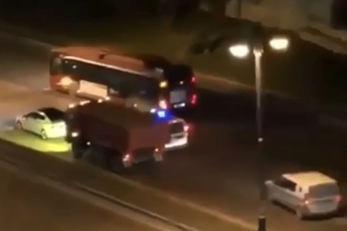 Polisin əmrinə tabe olmayan KamAZ sürücüsü məsuliyyətə cəlb edildi - VİDEO