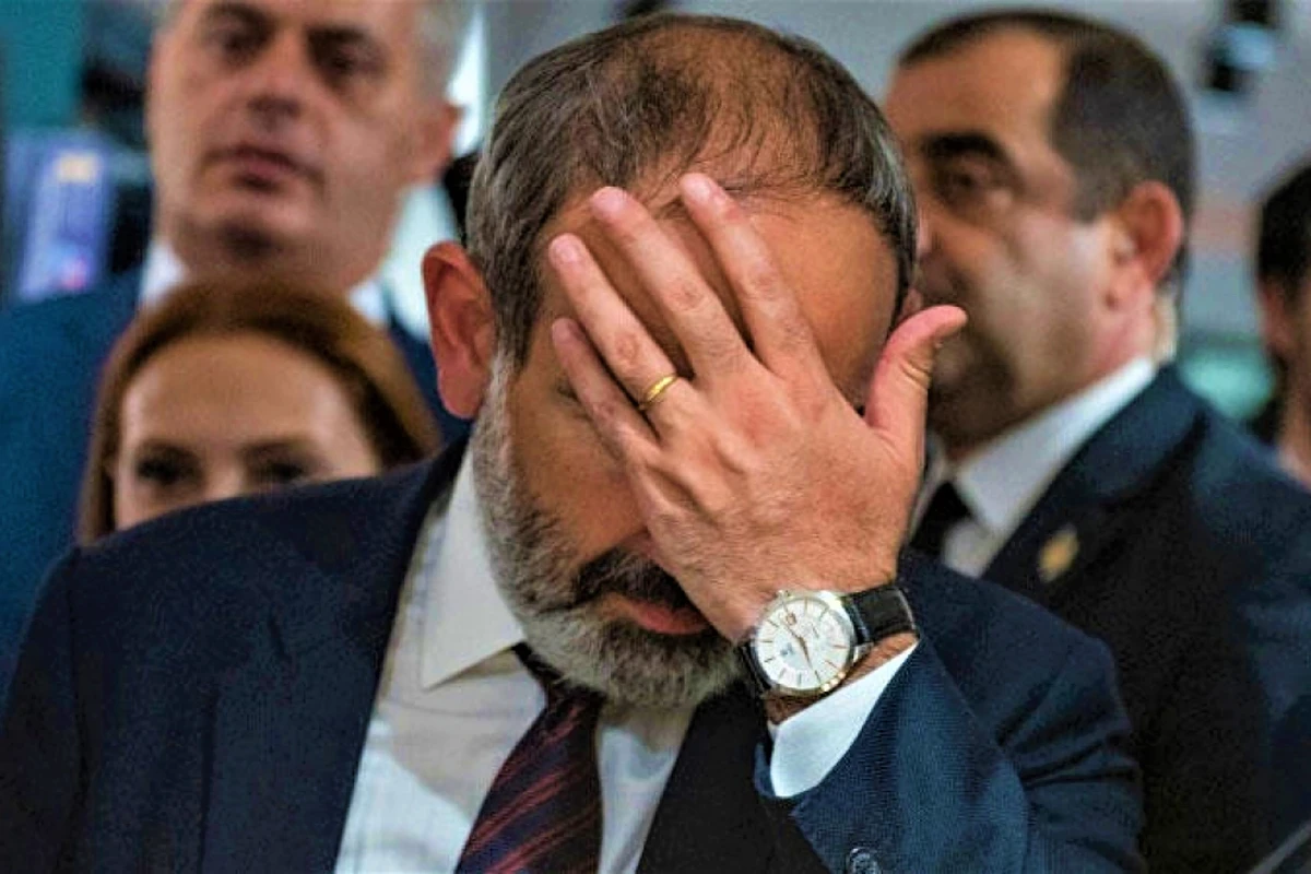 Paşinyanla bağlı növbəti biabırçılıq: Yanında getmək üçün uşaqlara pul paylayır - VİDEO