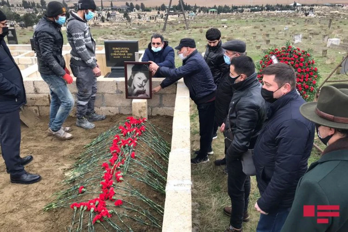 Xalq artisti Səfurə İbrahimova dəfn edilib - FOTO Xalq artisti Səfurə İbrahimova dəfn edilib - FOTO