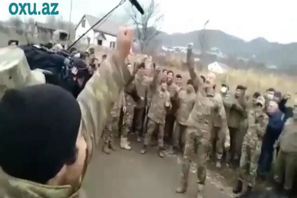 Теплое общение Ильхама Алиева с солдатами - ВИДЕО