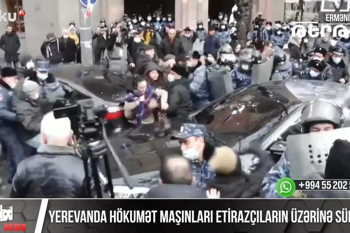 Yerevanda məmurlar maşınları etirazçıların üzərinə sürdürdü – VİDEO