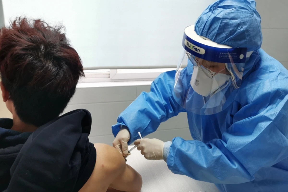 Çində koronavirusa görə peyvənd vurulmasına başlanıldı Çində koronavirusa görə peyvənd vurulmasına başlanıldı
