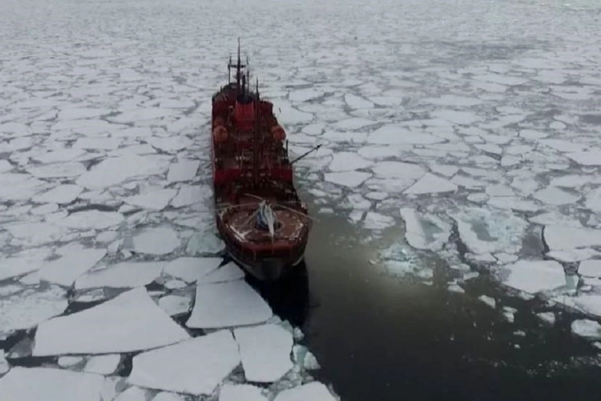 В Баренцевом море затонуло рыболовецкое судно, на борту было 19 человек