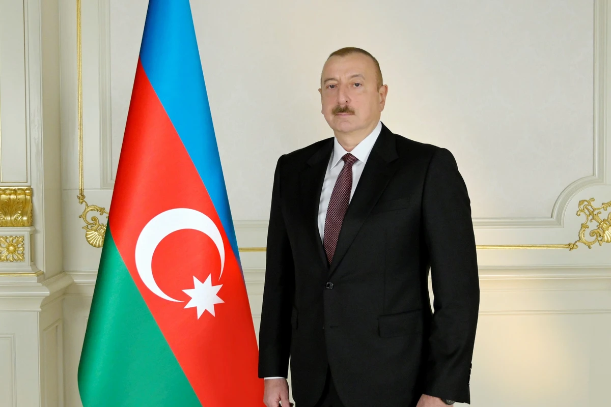 Президент Ильхам Алиев поздравил азербайджанцев мира