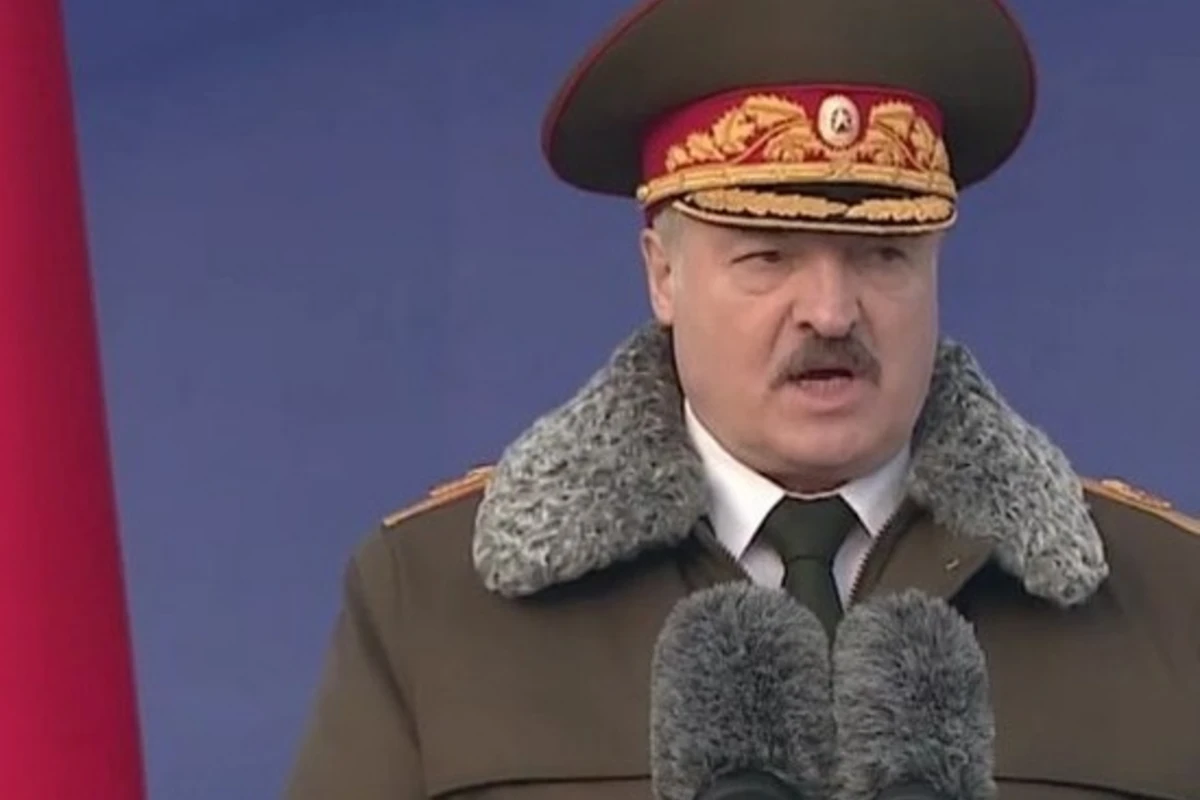 Лукашенко пообещал уйти лишь после слов последнего ОМОНовца - ВИДЕО