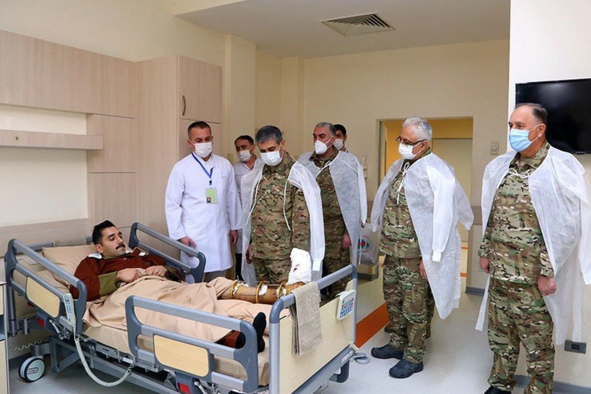 Zakir Həsənov bayramlar münasibətilə hərbi hospitalda olub - VİDEO
