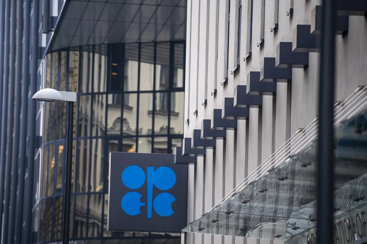 Страны ОПЕК+ начали плавно восстанавливать добычу нефти с оглядкой на новые риски