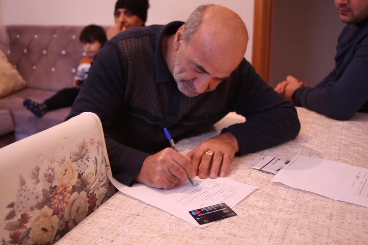 Daha bir şəhid ailəsinə təqaüd kartı təqdim edildi - FOTO