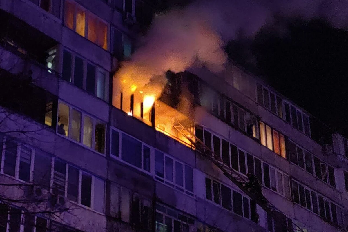 Bakıda 2 yaşayış binasında yanğın baş verib Bakıda 2 yaşayış binasında yanğın baş verib