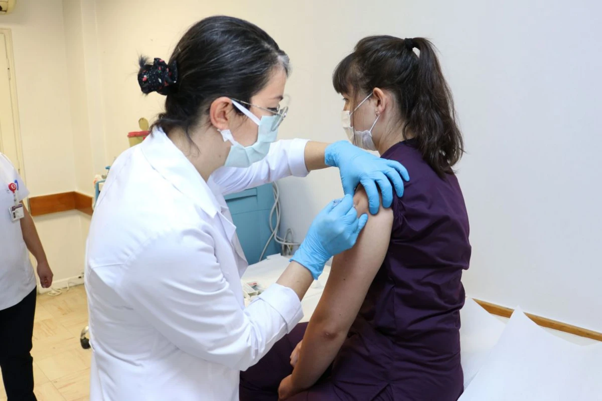 Azərbaycanda koronavirusa qarşı peyvəndləmə ilə bağlı açıqlama Azərbaycanda koronavirusa qarşı peyvəndləmə ilə bağlı açıqlama