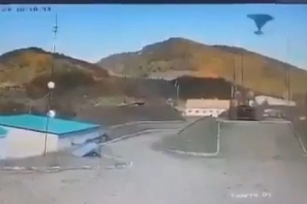 Ermənistan ordusunun S-300 HHM sisteminin məhv edilmə anı - VİDEO