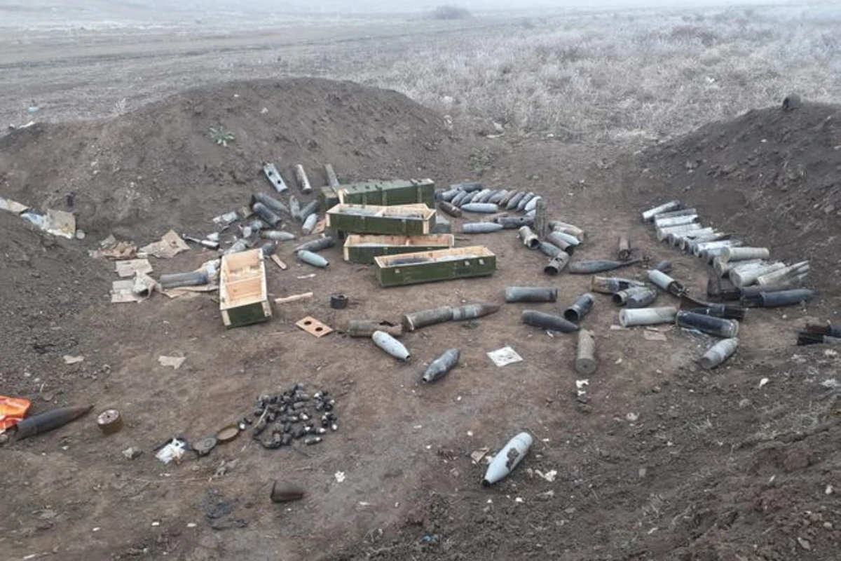 Cəbhəboyu rayonlarda partlamamış hərbi sursat, minalar aşkarlanıb - FOTO