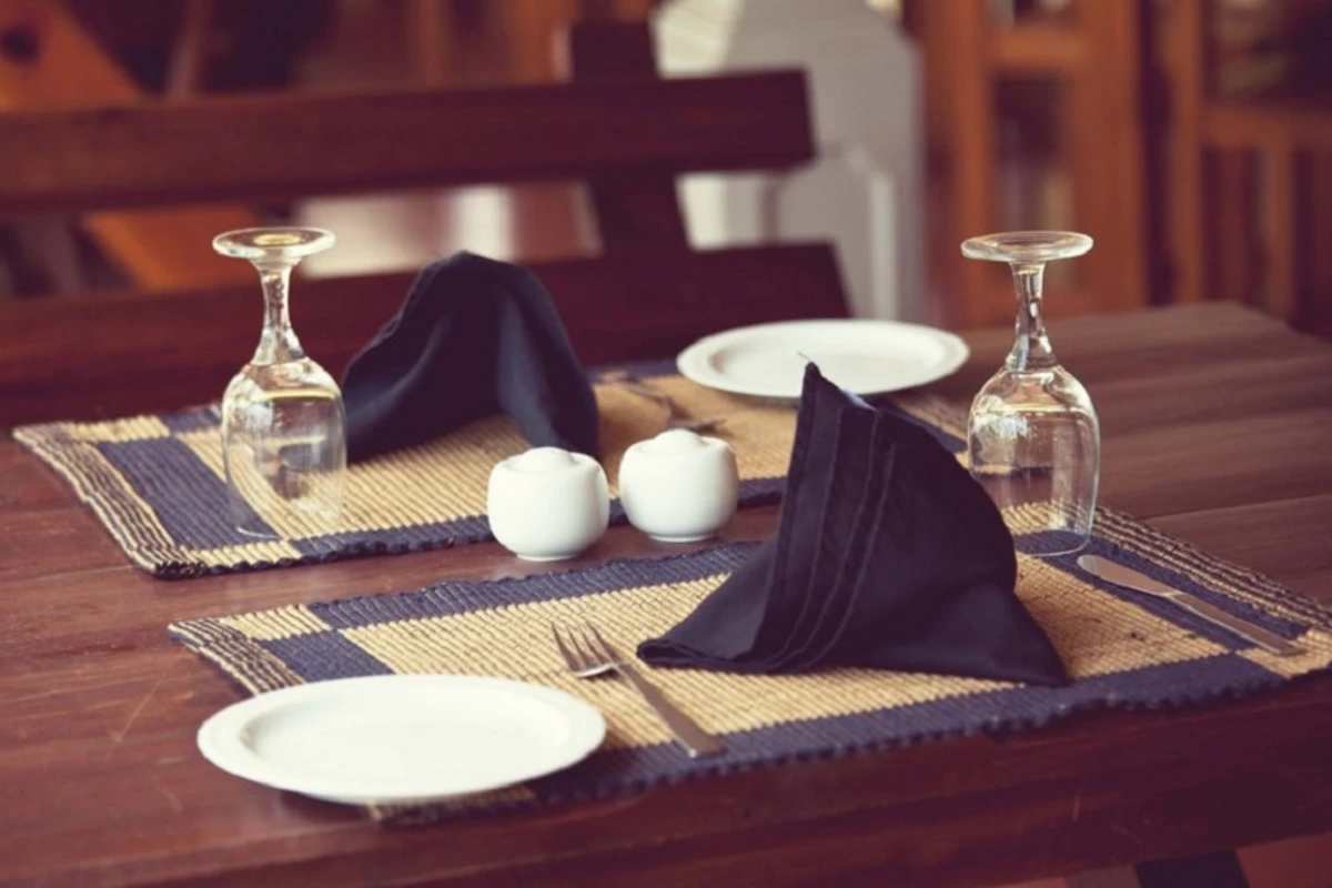 Karantin qaydalarını pozan kafe aşkarlandı - FOTO