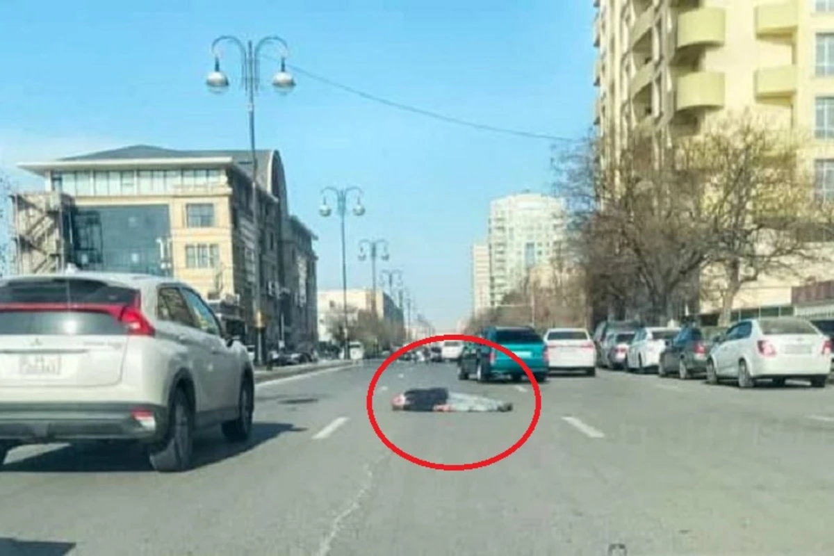 Bakıda kişi küçədə yıxılaraq ölüb