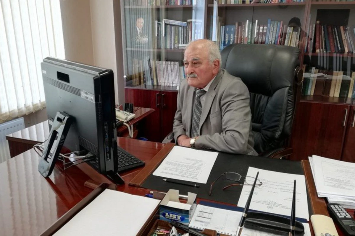 AMEA-da 70 yaşlı akademikin yerinə 80 yaşlı akademik gətirildi