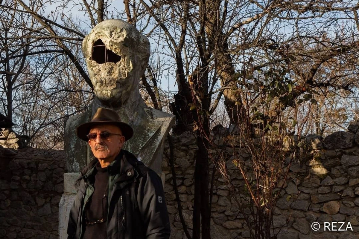 Məşhur fotoqraf Bülbülün dağıdılmış ev-muzeyində - FOTO