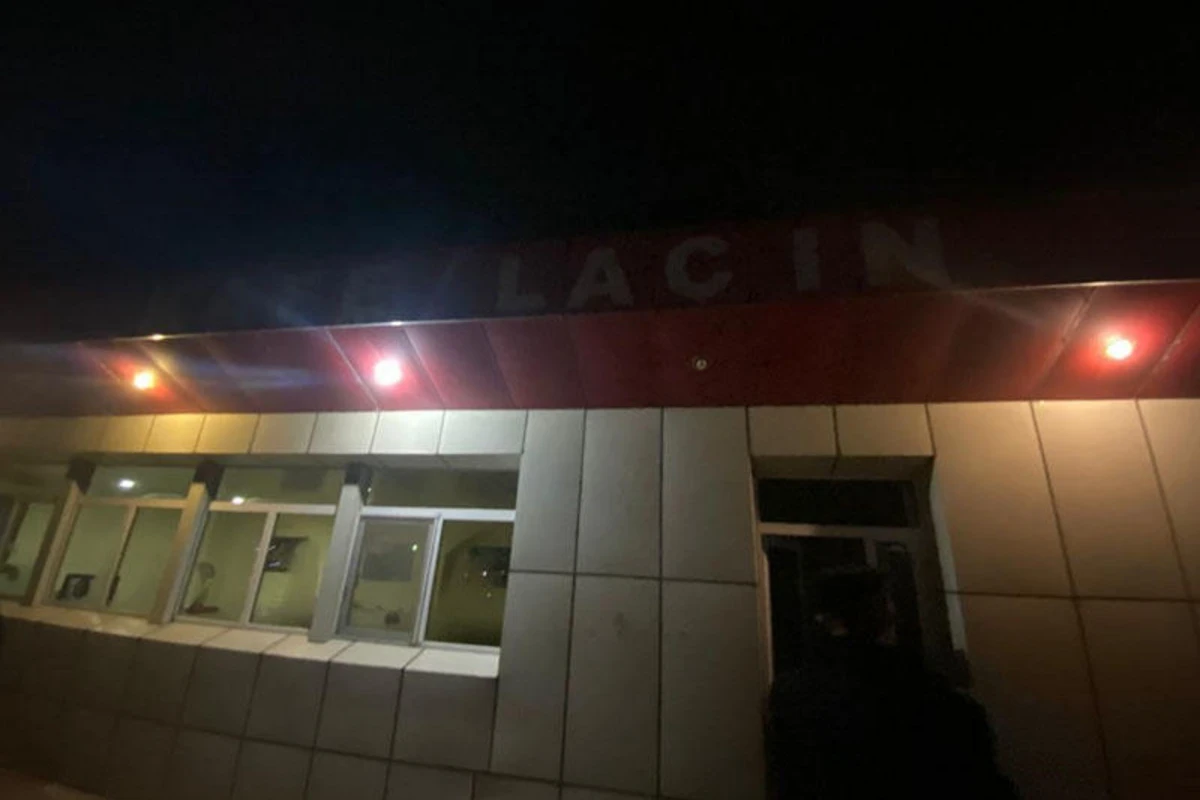 Karantində işləyən kafenin işi dayandırıldı, 11 nəfər polis şöbəsinə aparıldı