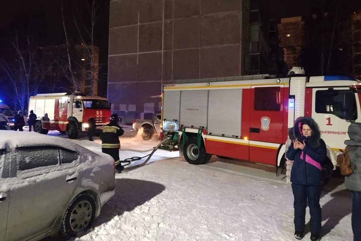 Rusiyada güclü yanğın zamanı 8 nəfər ölüb, 90 sakin təxliyyə olunub