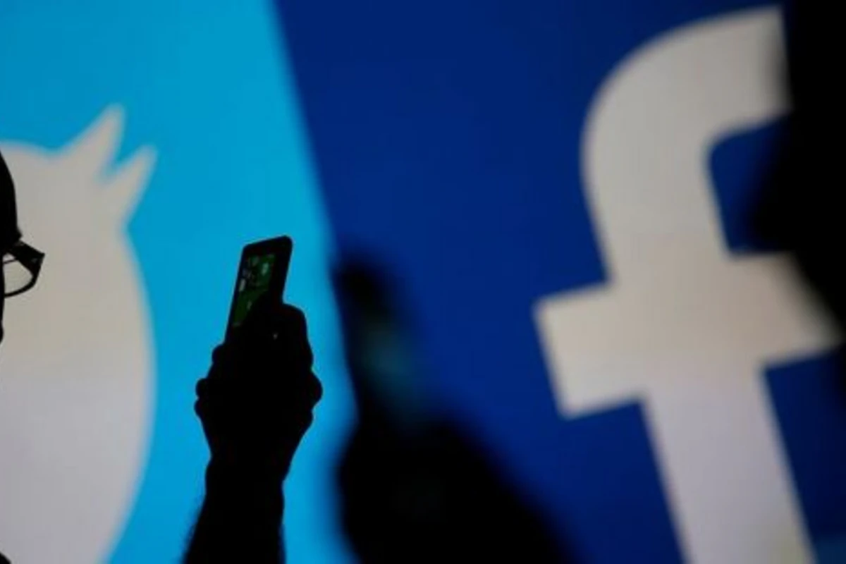 “Facebook” və “Twitter” Trampı bloklayandan sonra 44 milyard dollar vəsaitdən məhrum olub “Facebook” və “Twitter” Trampı bloklayandan sonra 44 milyard dollar vəsaitdən məhrum olub