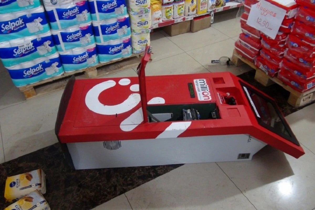 E-manat və MilliÖndən külli-miqdarda pul oğurlanıb - FOTO