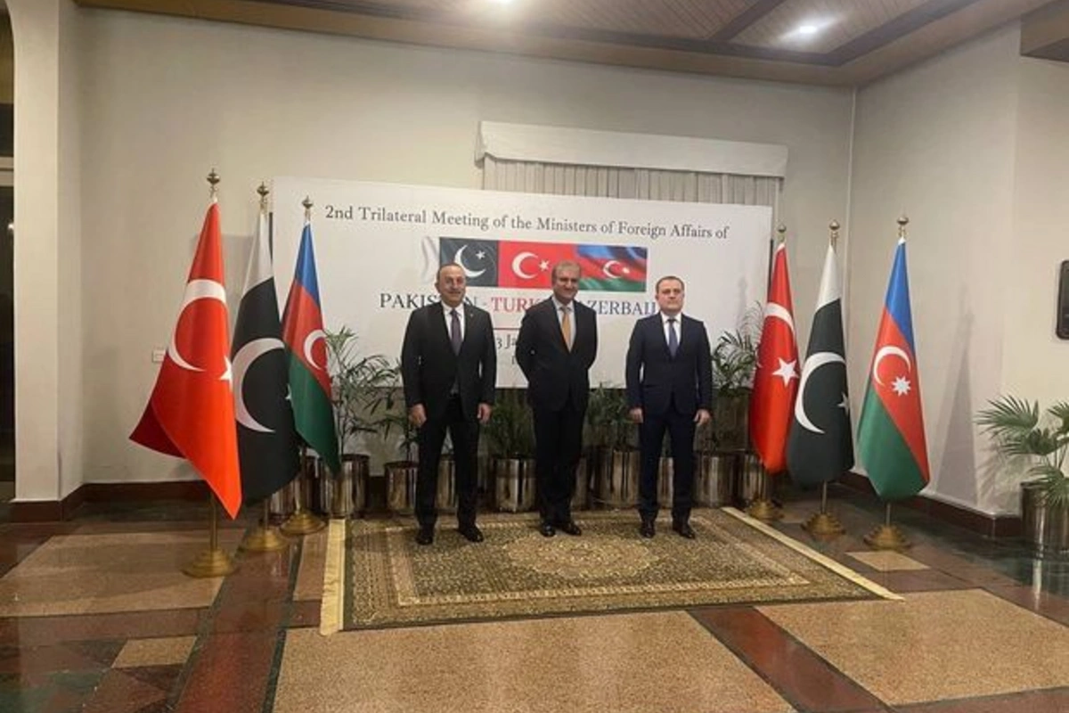 Azərbaycan, Pakistan və Türkiyə XİN başçıları bəyannamə imzalayıb Azərbaycan, Pakistan və Türkiyə XİN başçıları bəyannamə imzalayıb