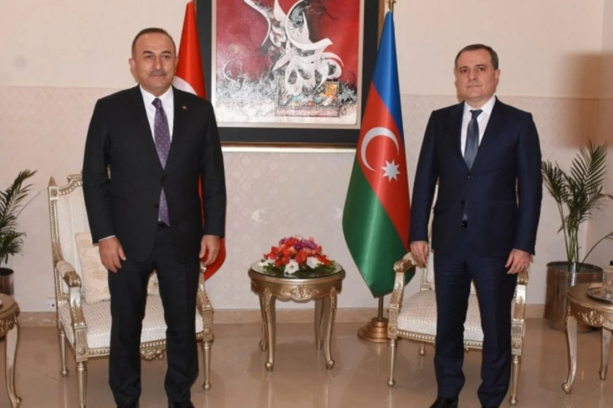 Ceyhun Bayramov Mevlüt Çavuşoğlu ilə Qarabağ bəyanatını müzakirə etdi