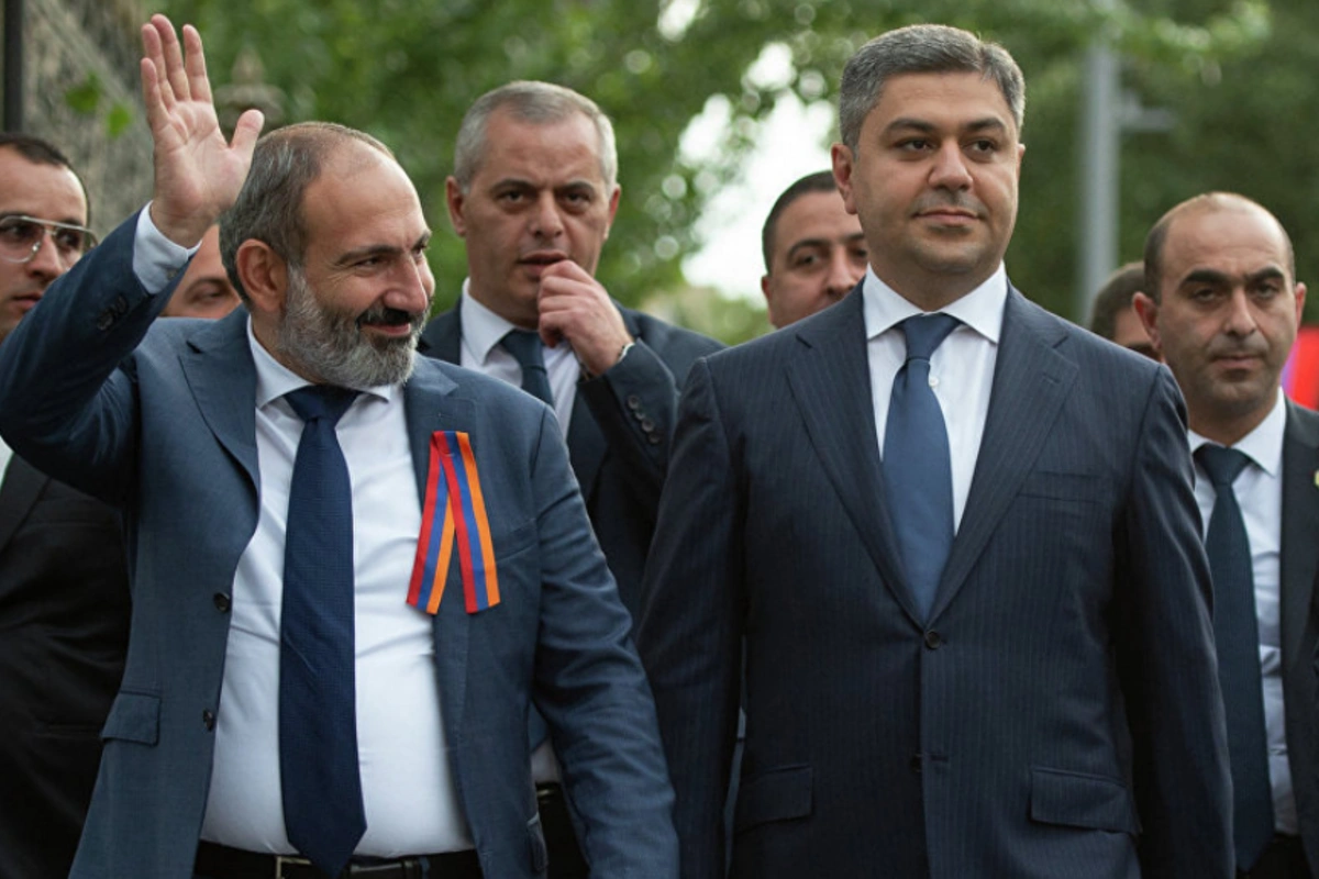 Şuşada döyüş meydanından qaçan erməni komandir - FOTO Şuşada döyüş meydanından qaçan erməni komandir - FOTO