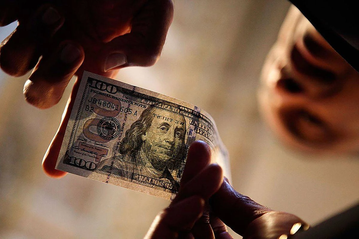 Ölkələr öz aralarında dollardan niyə imtina edə bilmir? - AÇIQLAMA Ölkələr öz aralarında dollardan niyə imtina edə bilmir? - AÇIQLAMA