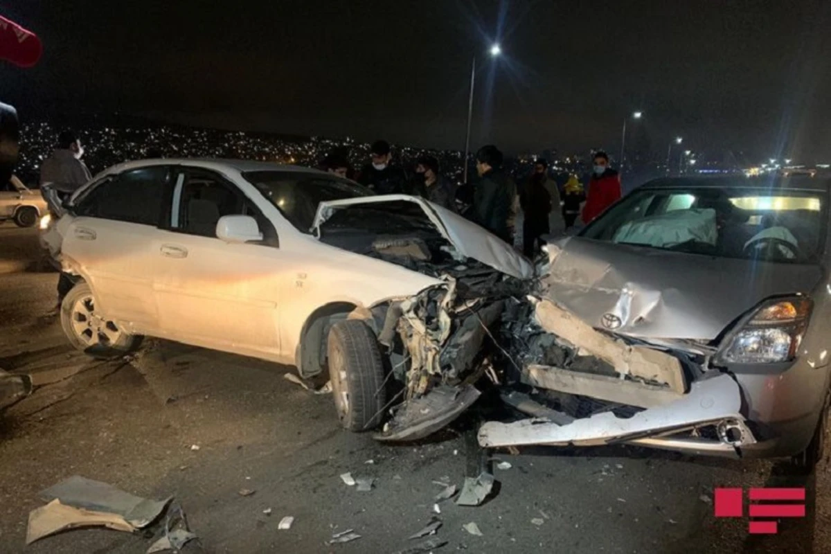 Bakı-Sumqayıt yolunda ağır qəza - 3 nəfər xəsarət aldı - FOTO