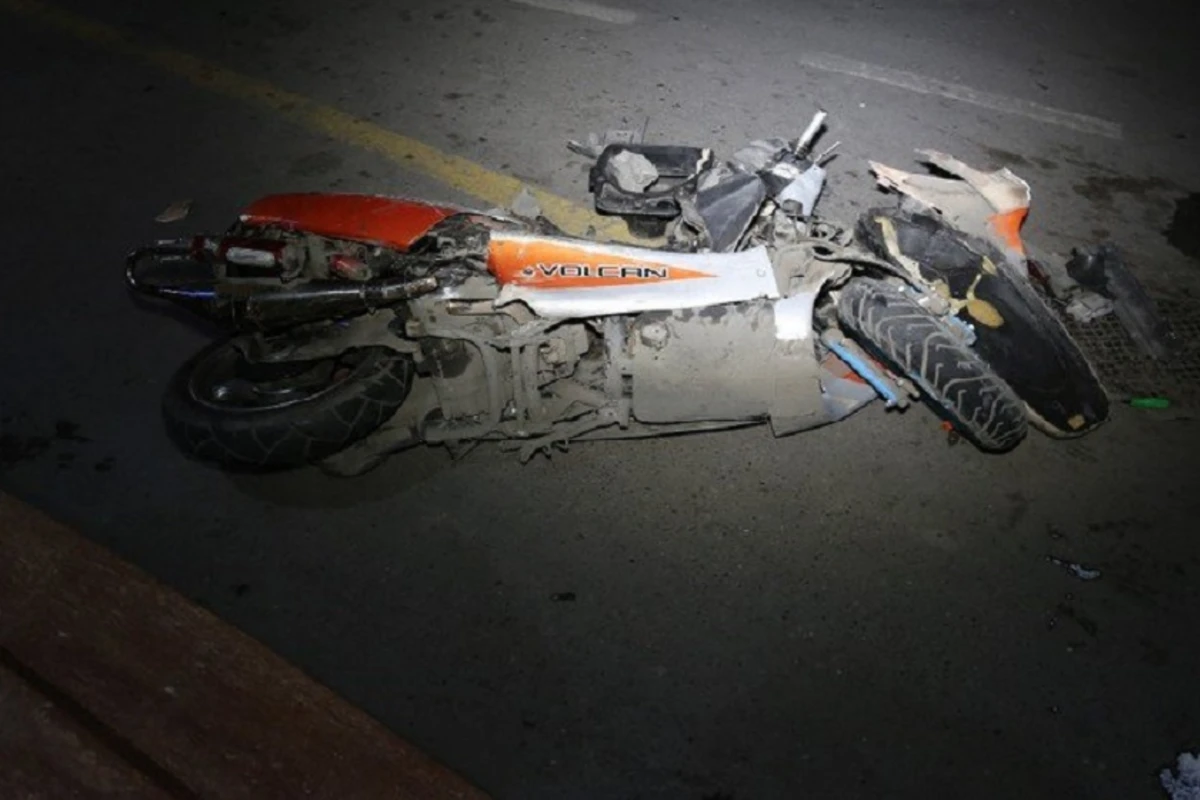 Bakıda motosiklet avtomobillə toqquşdu: Xəsarət alan var