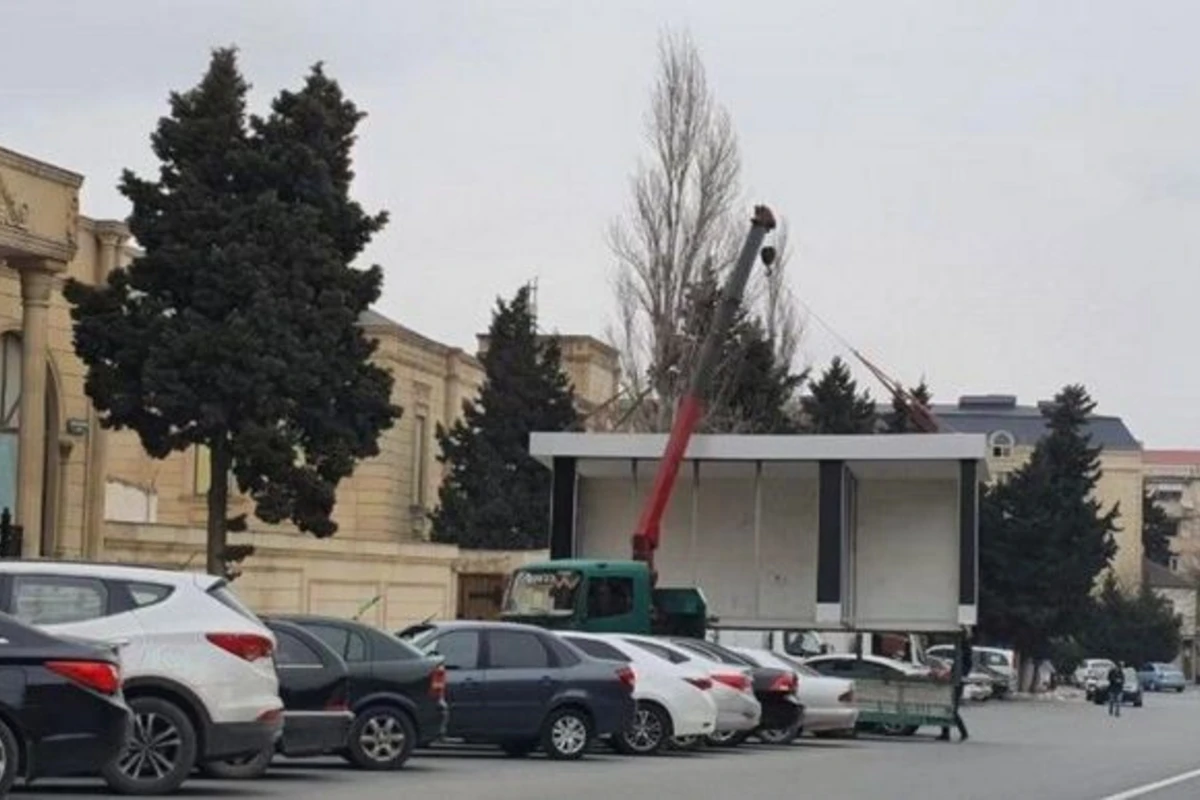 Xırdalanda səkidə quraşdırılan ticarət köşkü götürüldü
