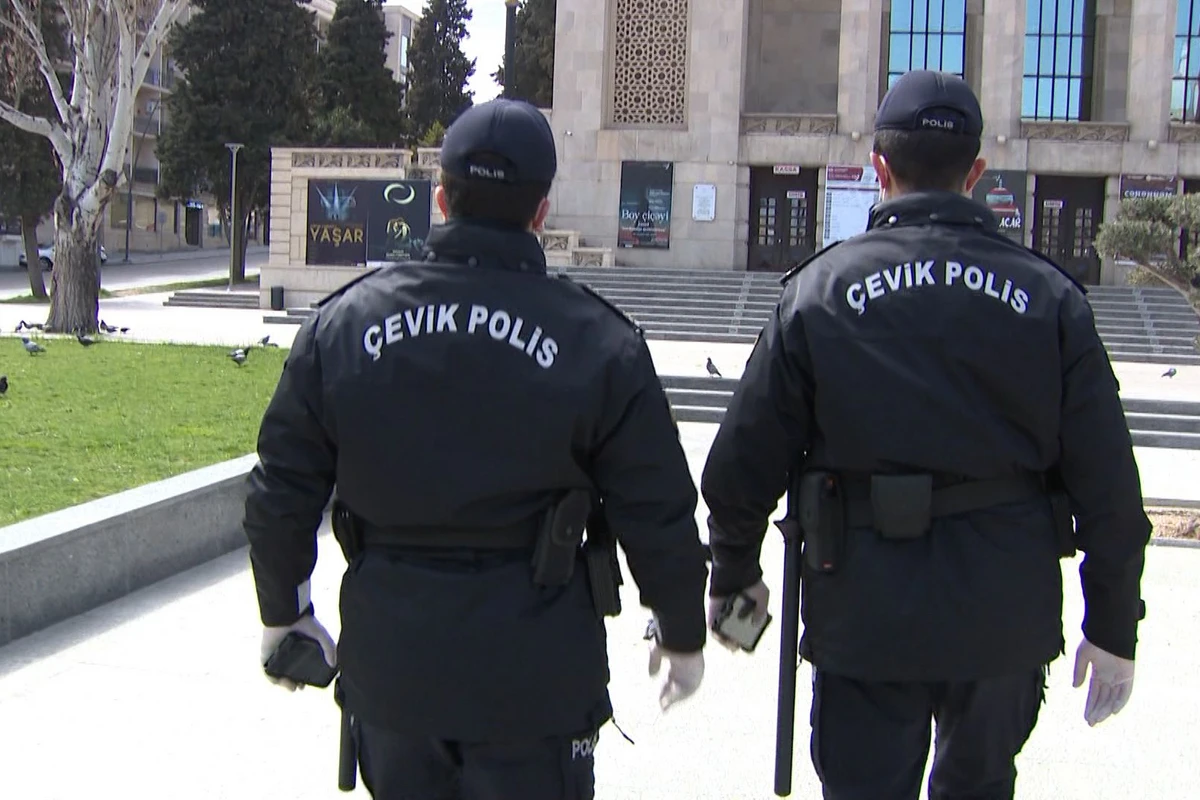 Polis restoranda əməliyyat keçirdi - Müştərilər cərimələndi