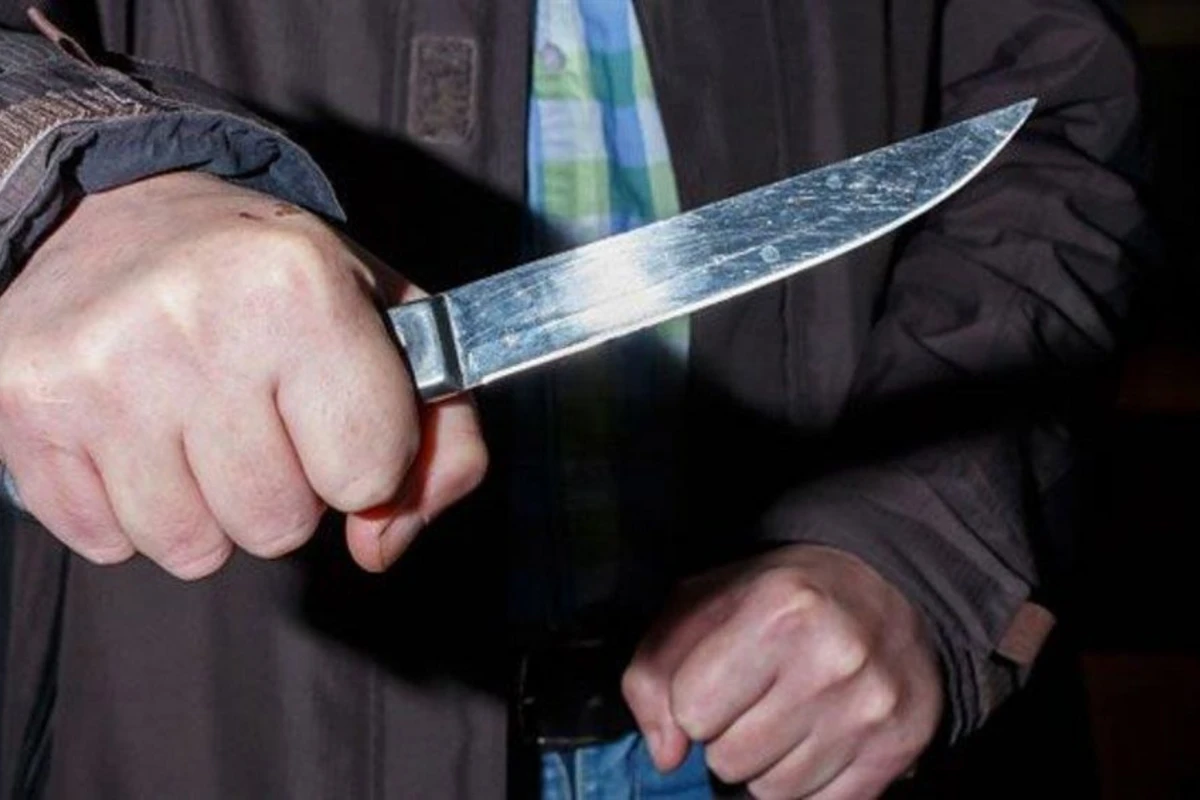 В Баку квартирант ранил ножом хозяина дома