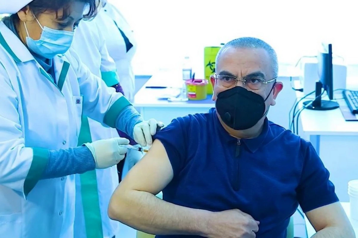 Azərbaycanda icra başçısı koronavirus əleyhinə peyvənd olunub Azərbaycanda icra başçısı koronavirus əleyhinə peyvənd olunub