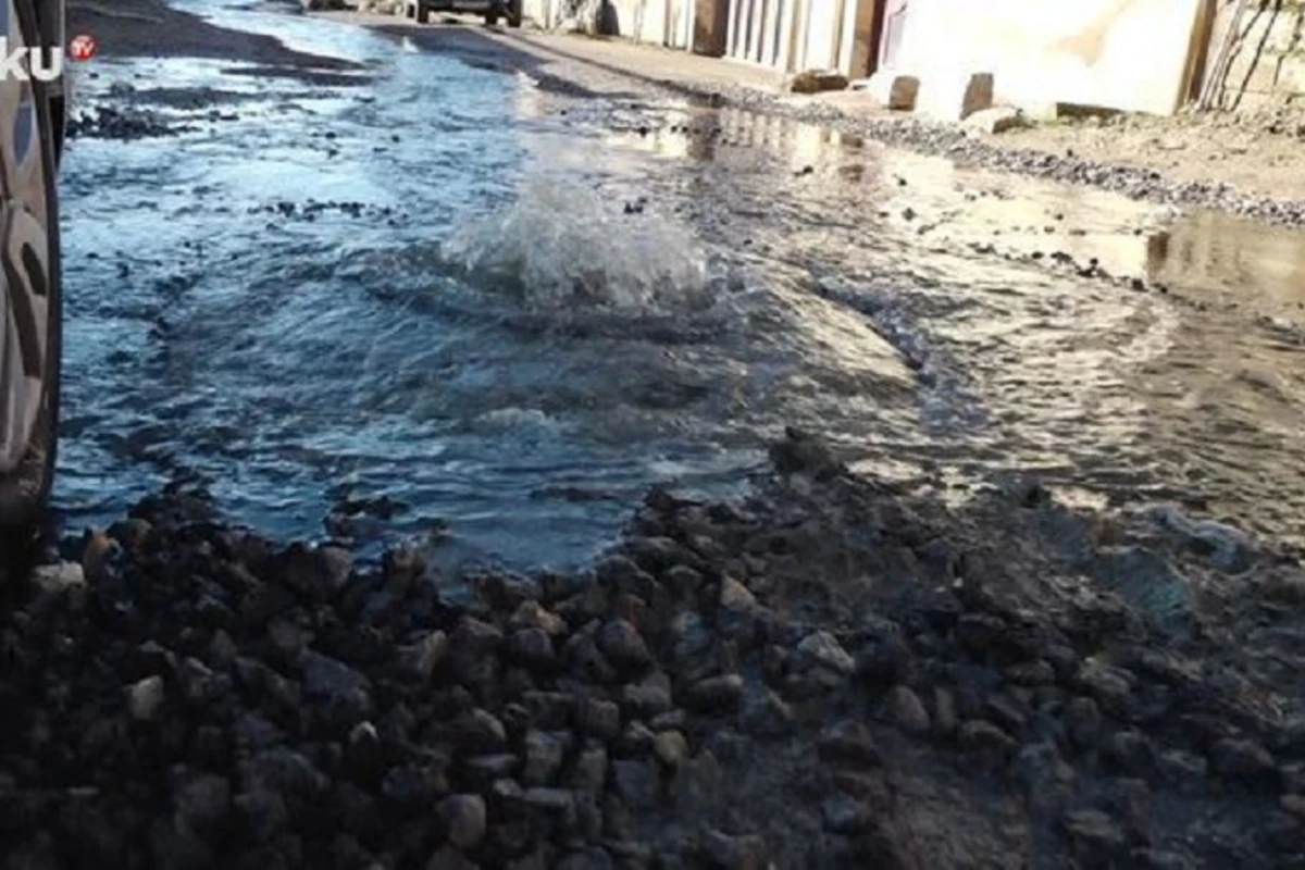Поселок Сулутепе затопляют сточные воды – ВИДЕО