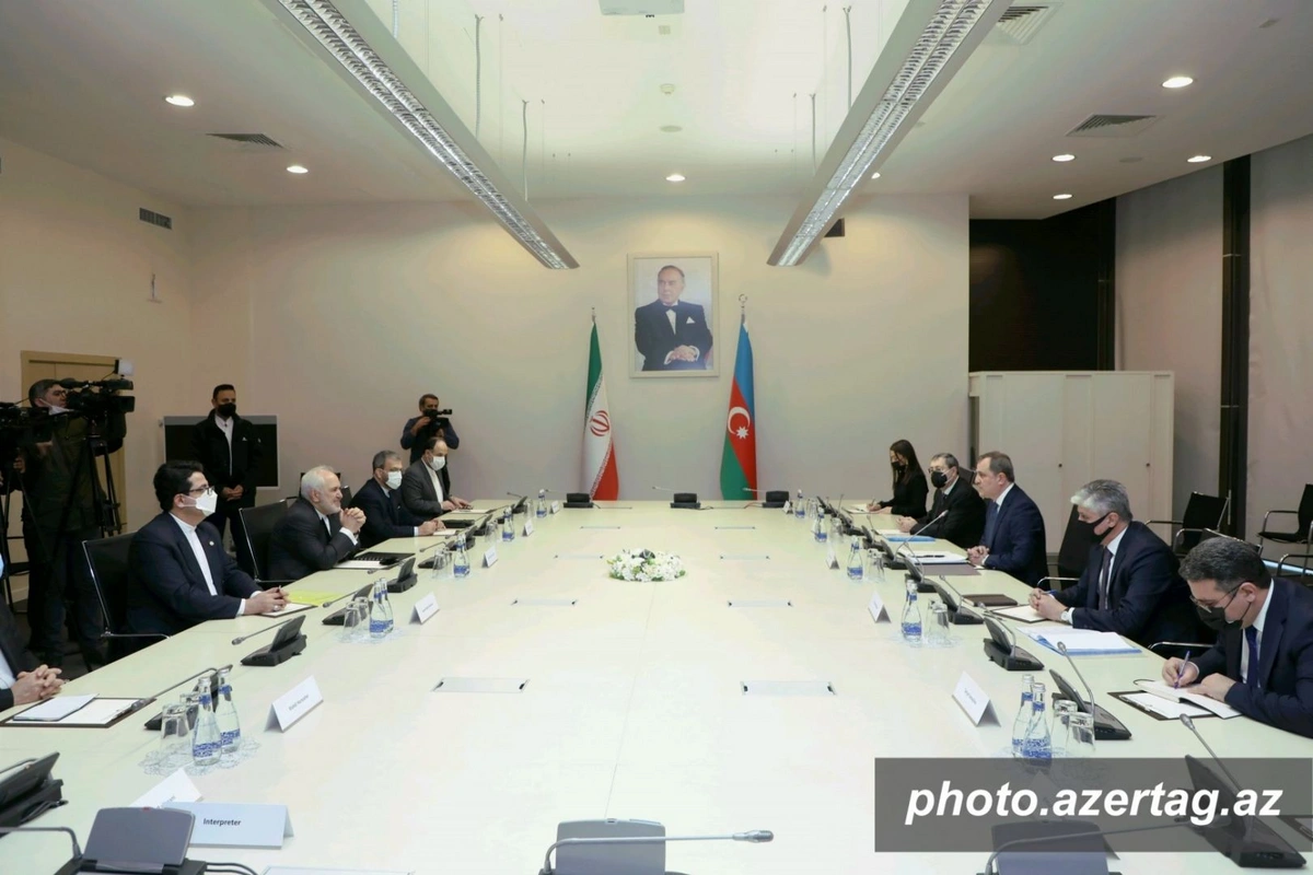 Ceyhun Bayramov İranın xarici işlər naziri ilə görüşüb