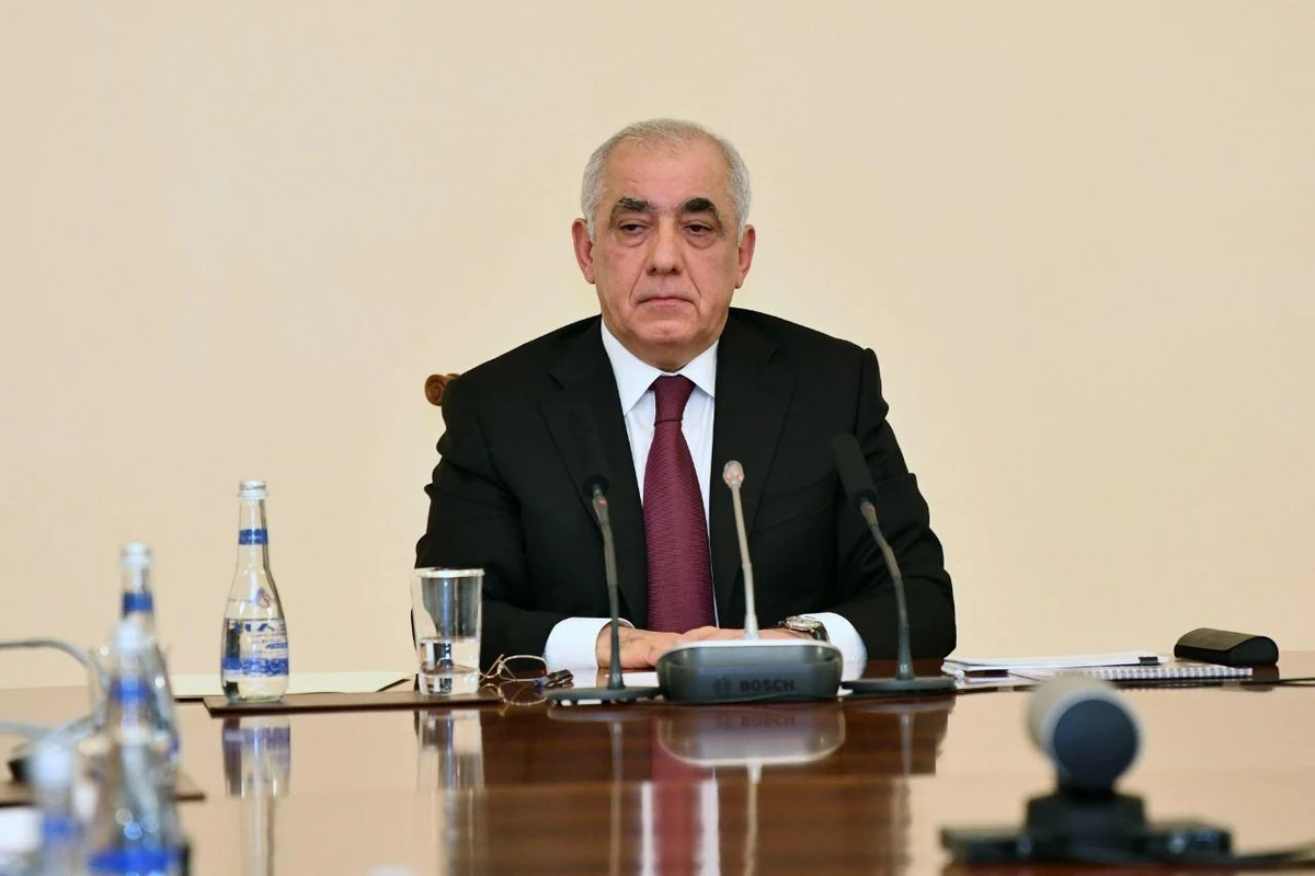 Baş nazirin sədrliyi ilə Nazirlər Kabinetinin müşavirəsi keçirildi - FOTO