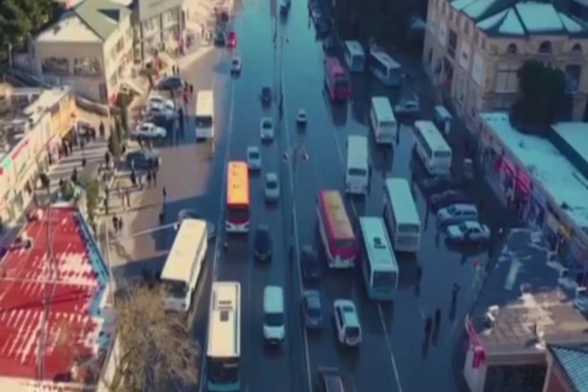BNA: Avtobus zolaqları boyunca kütləvi qanunsuz parklanma halları müşahidə olunur - VİDEO BNA: Avtobus zolaqları boyunca kütləvi qanunsuz parklanma halları müşahidə olunur - VİDEO