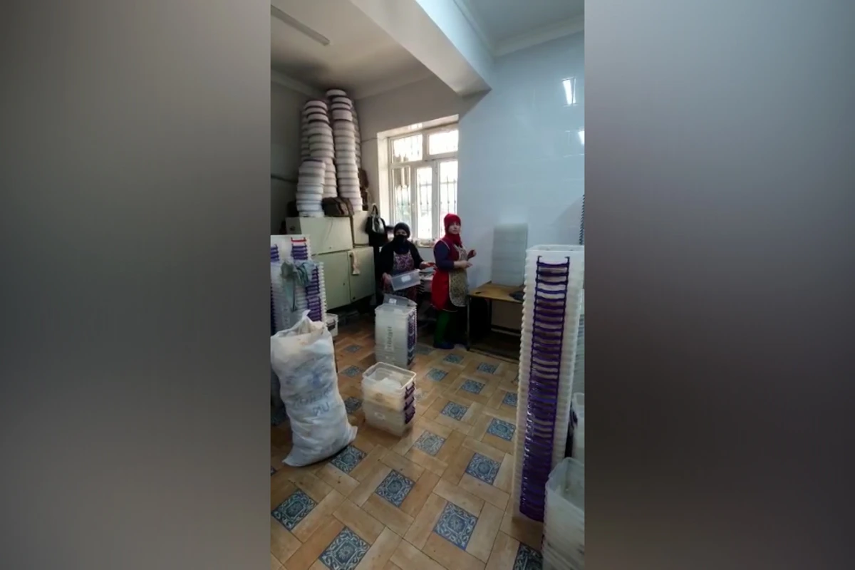 В Баку кондитеров оштрафовали за отсутствие медмасок - ВИДЕО