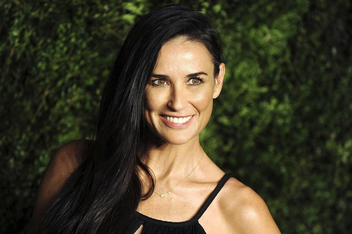 Деми Мур шокировала фанатов перекроенным лицом - ФОТО