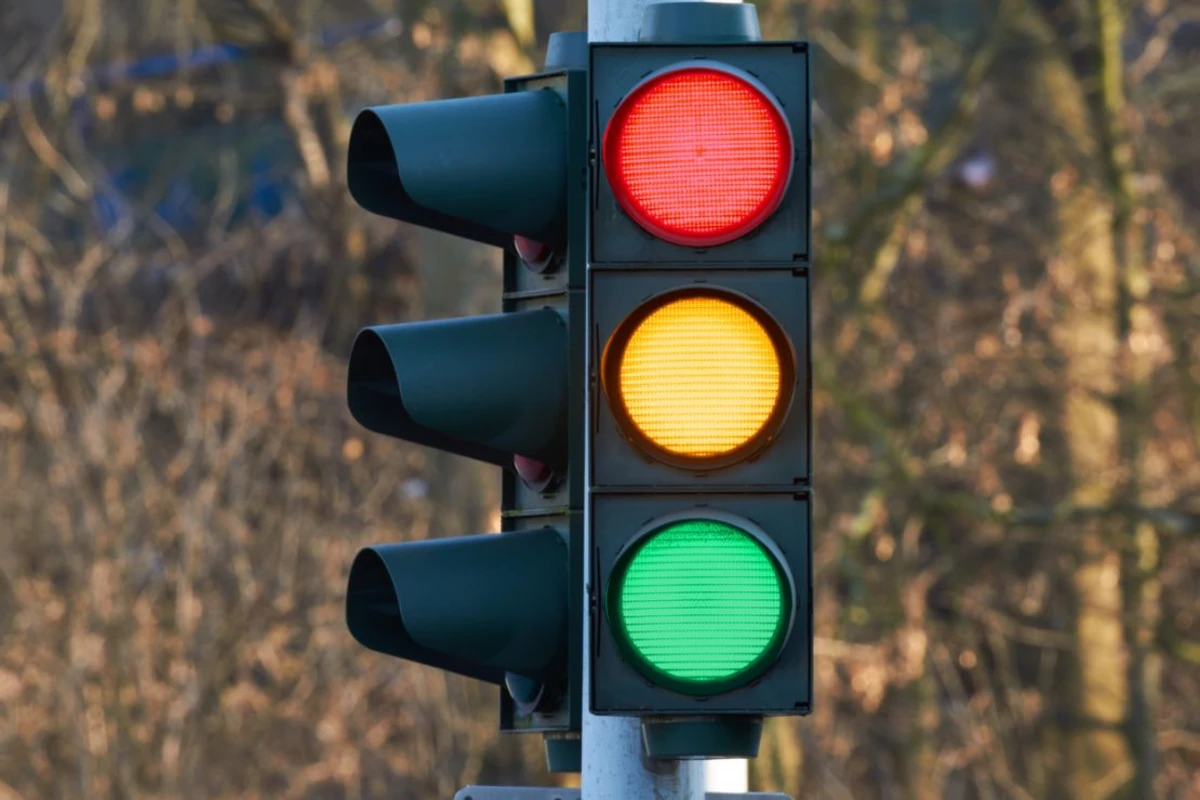 Bakıda daha bir yol kəsişməsində işıqfor quraşdırıldı