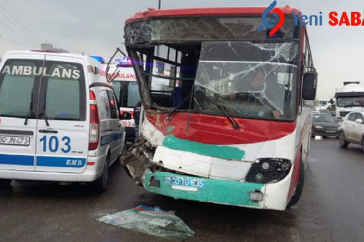Bakıda ağır qəza: Avtobus betonqarışdıran maşınla toqquşdu, yaralılar var - YENİLƏNİB - VİDEO Bakıda ağır qəza: Avtobus betonqarışdıran maşınla toqquşdu, yaralılar var - YENİLƏNİB - VİDEO