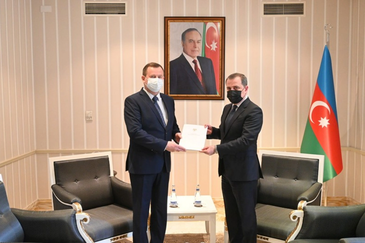 Ceyhun Bayramov Belarusun yeni səfirinin etimadnaməsini qəbul edib