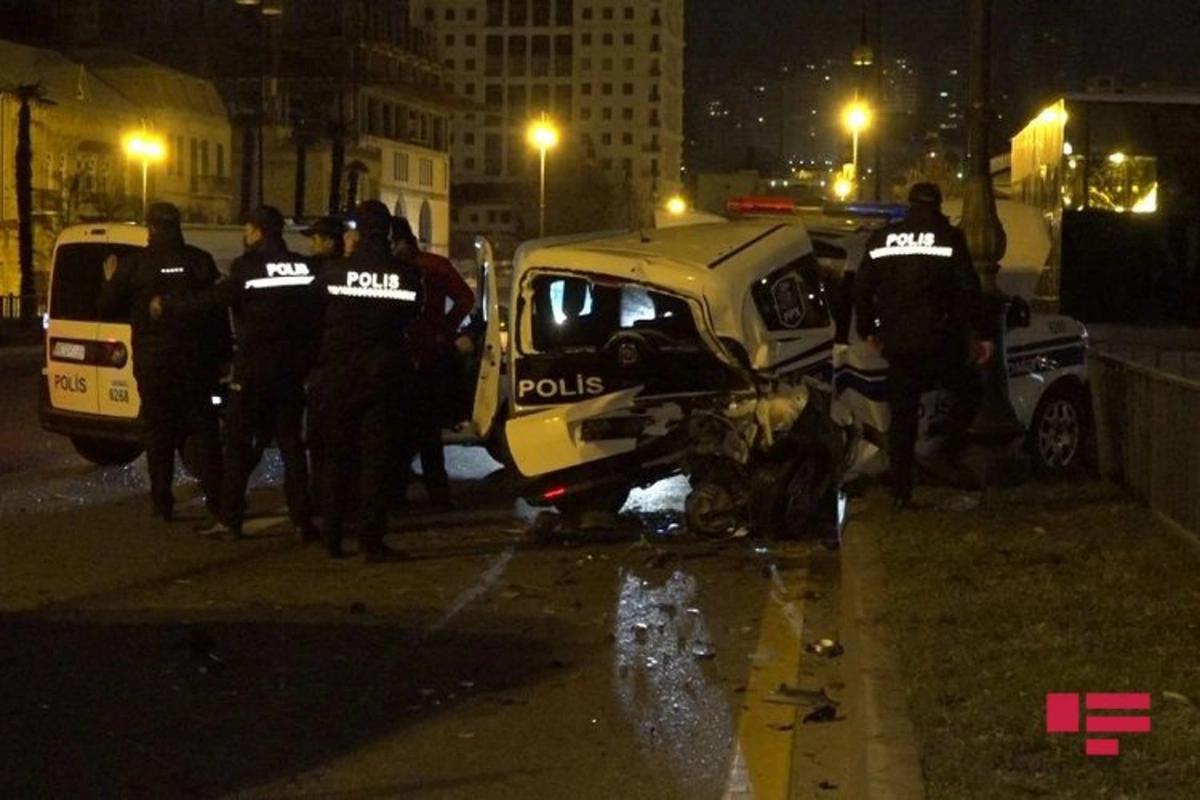 Bakıda polis maşını qəzaya uğrayıb - FOTO
