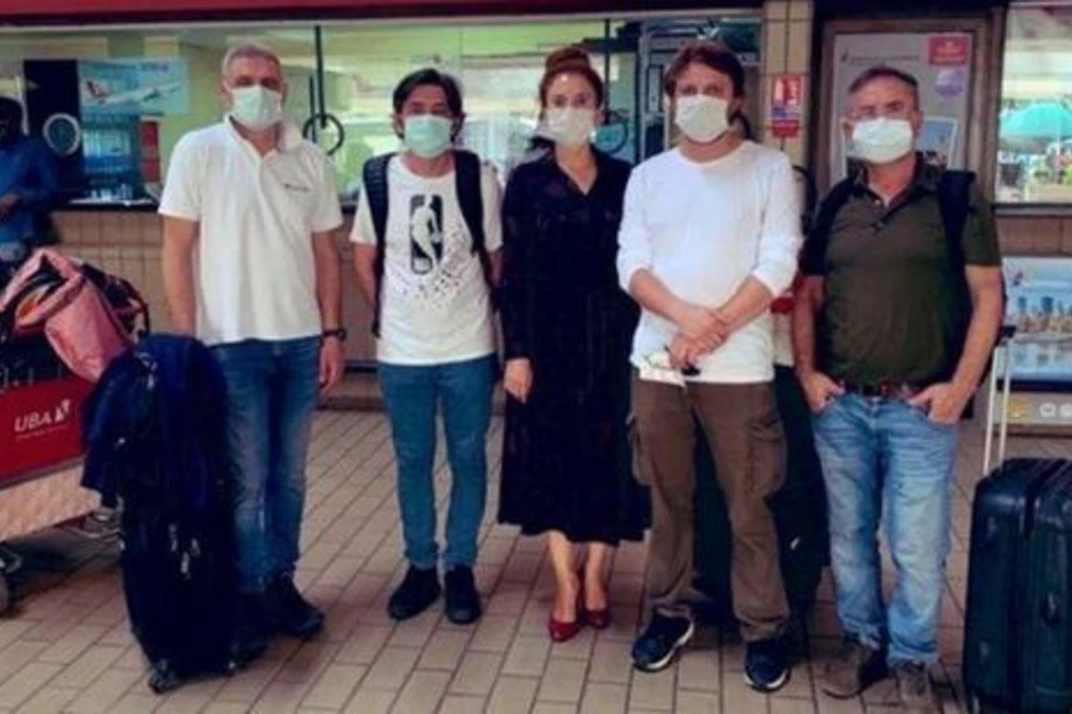 Girov götürülən Türkiyə gəmisində gizlənən üç dənizçi vətəninə gətirildi - FOTO
