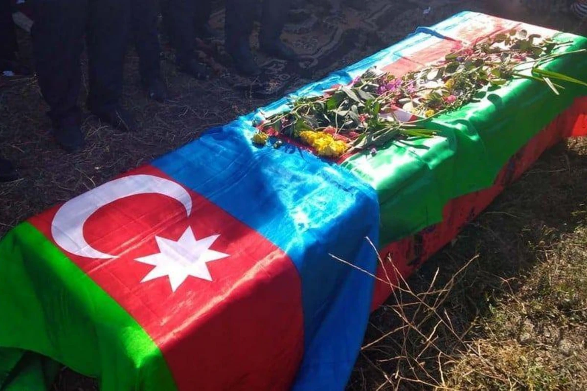 Могилы 18 шехидов перенесены на Аллею шехидов в Ясамальском районе - ВИДЕО