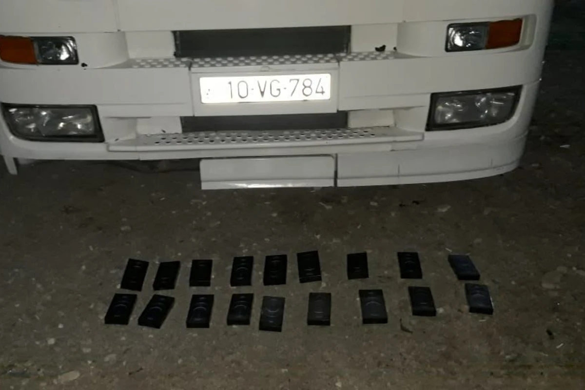 Gürcüstandan gələn avtomobildən 18 ədəd İphone 12 tapıldı - FOTO