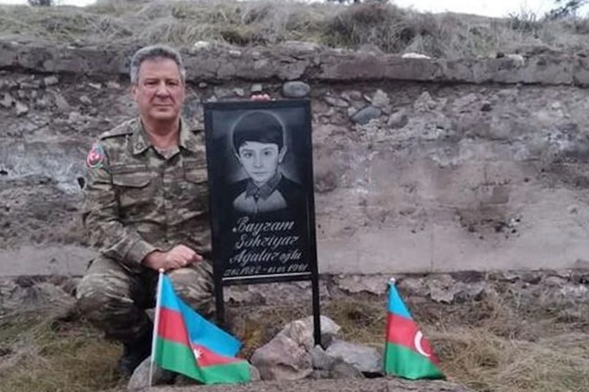 Заслуженный артист посетил могилу своего сына в Губадлы - ВИДЕО