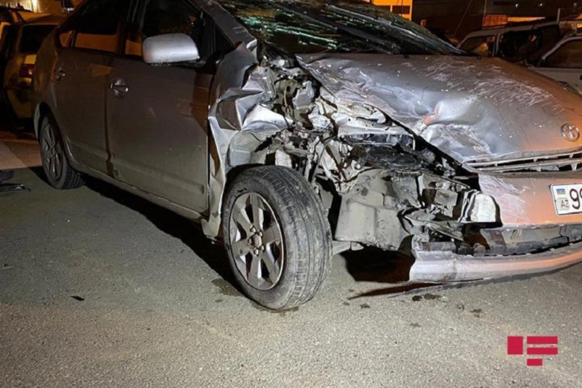Bakı-Sumqayıt yolunda ağır qəza - Toyota aşdı - VİDEO