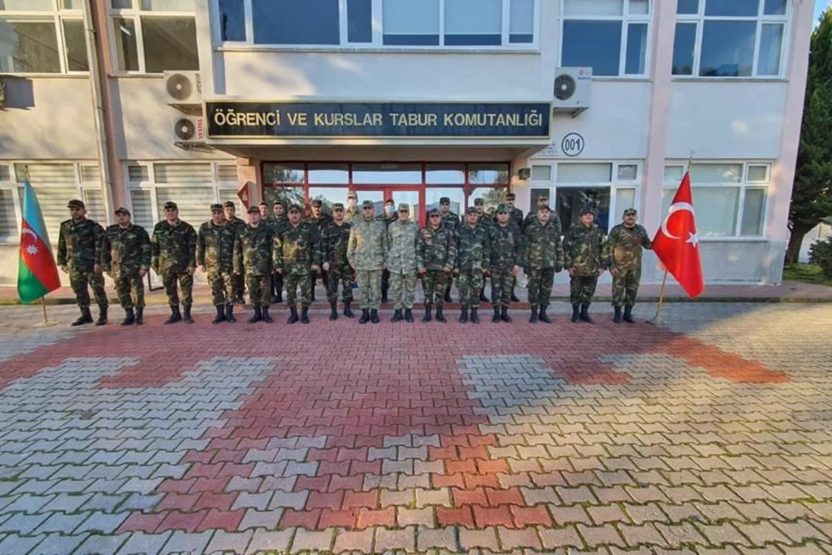 Türkiyə Azərbaycana 10 minaaxtaran it hədiyyə edib - FOTO Türkiyə Azərbaycana 10 minaaxtaran it hədiyyə edib - FOTO